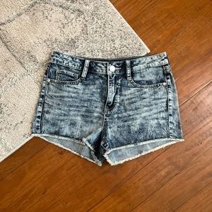 Decree acid wash raw frayed hem denim shorts